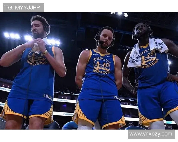 勇士与太阳常规赛激战回顾球星表现与战术分析全景呈现